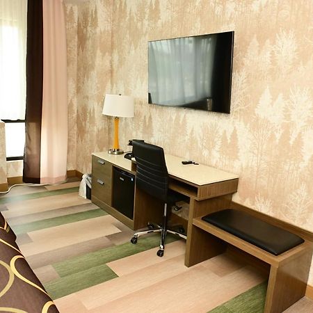 Hotel Super 8 By Wyndham Bronx Near Botanical Garden New York Exterior foto