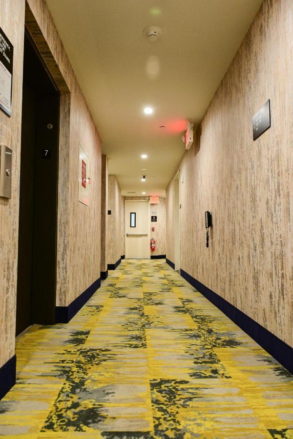 Hotel Super 8 By Wyndham Bronx Near Botanical Garden New York Exterior foto