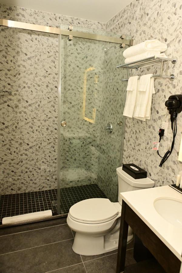 Hotel Super 8 By Wyndham Bronx Near Botanical Garden New York Exterior foto