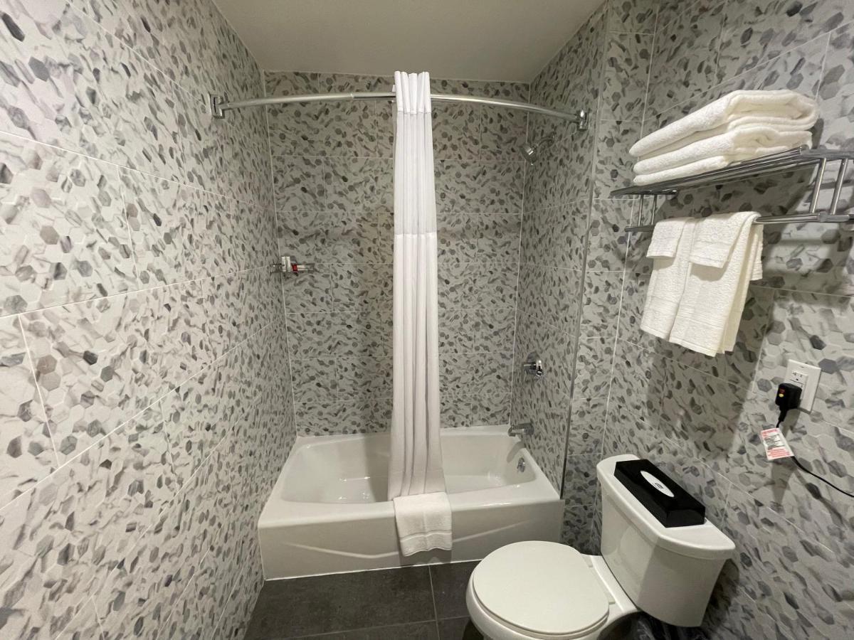 Hotel Super 8 By Wyndham Bronx Near Botanical Garden New York Exterior foto